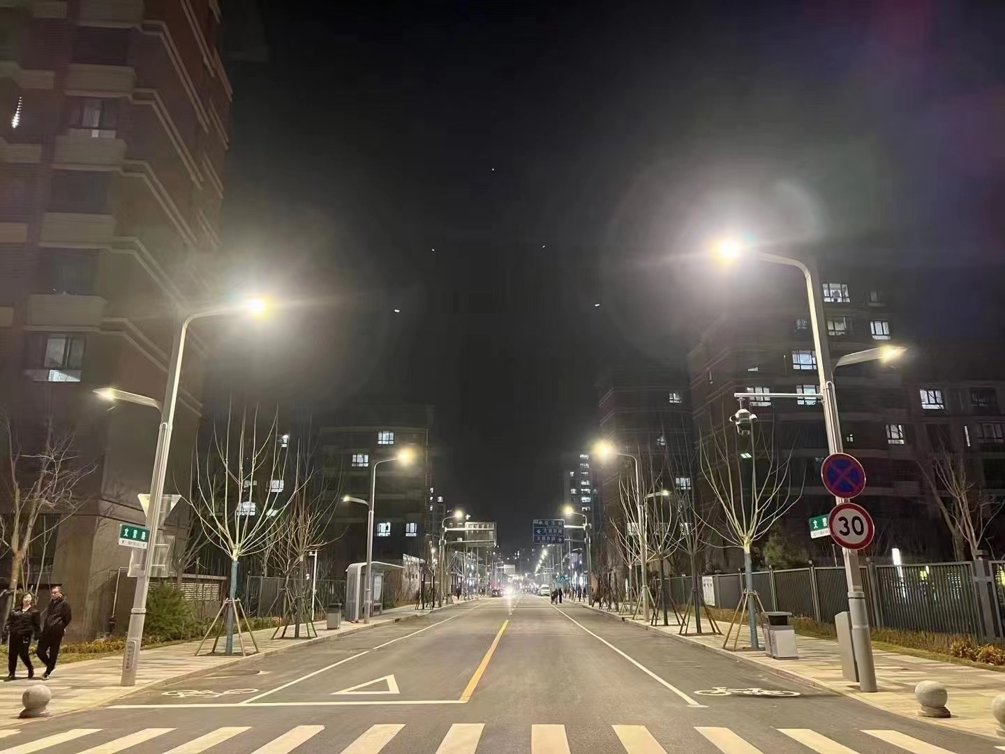 可以給手機(jī)、汽車充電的智慧路燈